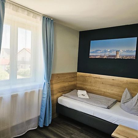 Novitel Pension Pliening - Muenchen Messe Екстериор снимка