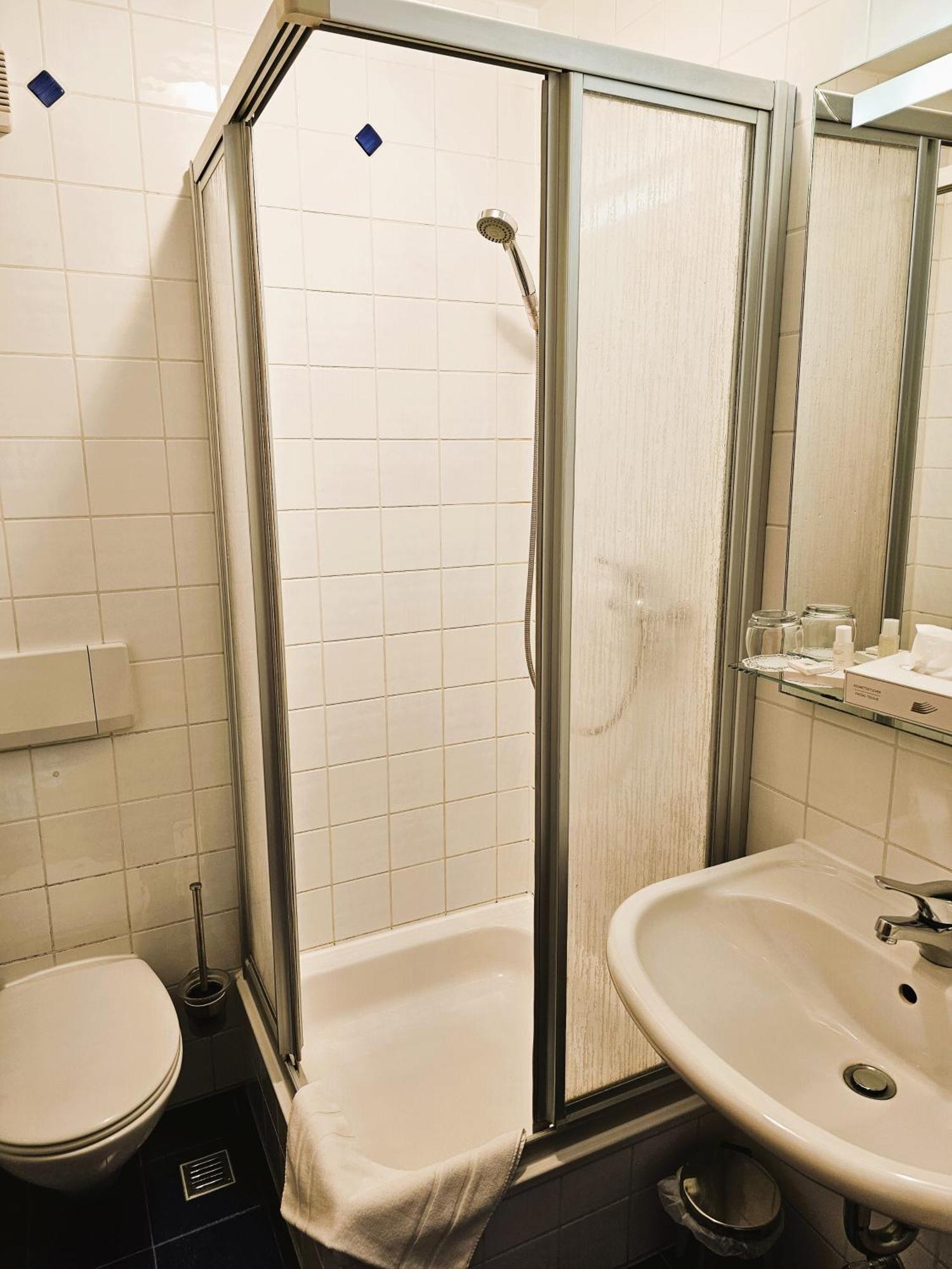 Novitel Pension Pliening - Muenchen Messe Екстериор снимка