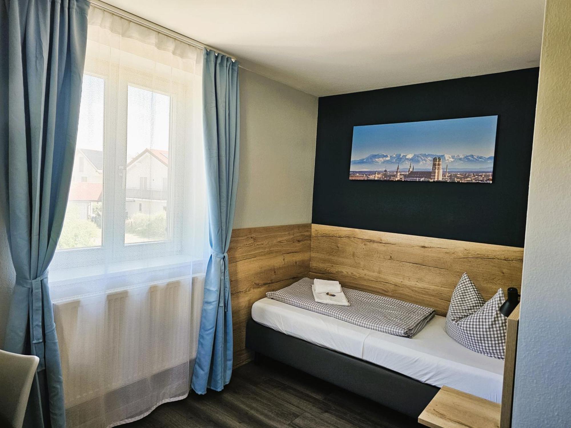 Novitel Pension Pliening - Muenchen Messe Екстериор снимка