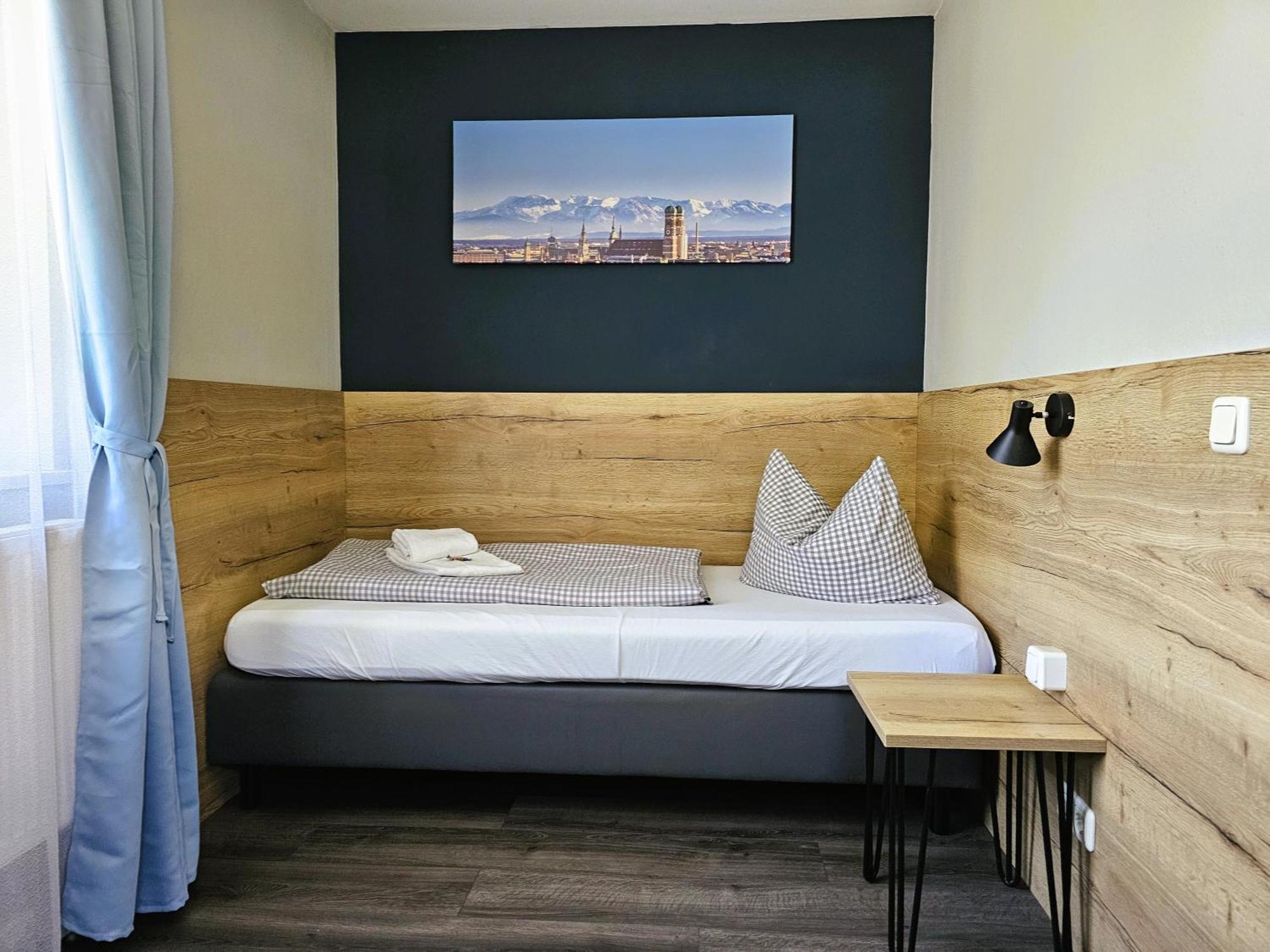 Novitel Pension Pliening - Muenchen Messe Екстериор снимка