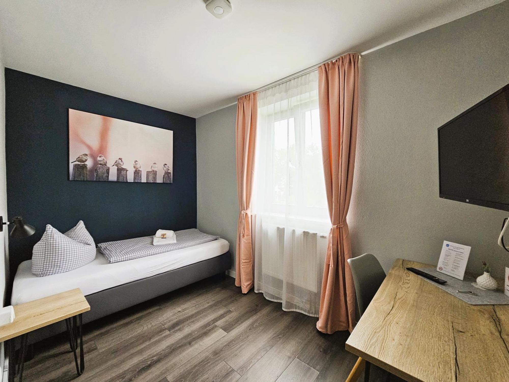 Novitel Pension Pliening - Muenchen Messe Екстериор снимка