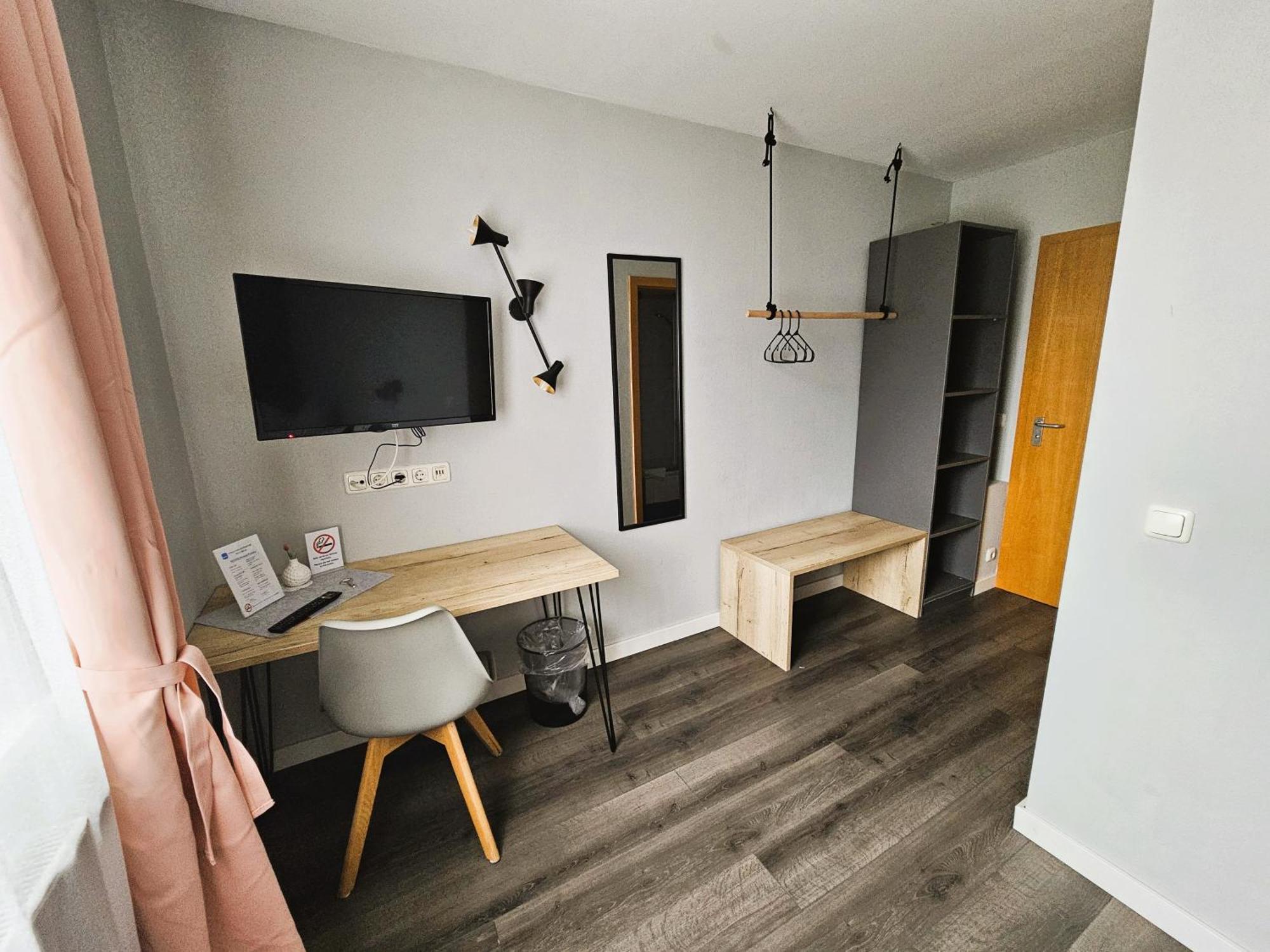 Novitel Pension Pliening - Muenchen Messe Екстериор снимка