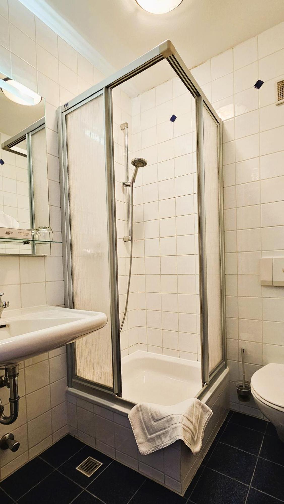 Novitel Pension Pliening - Muenchen Messe Екстериор снимка