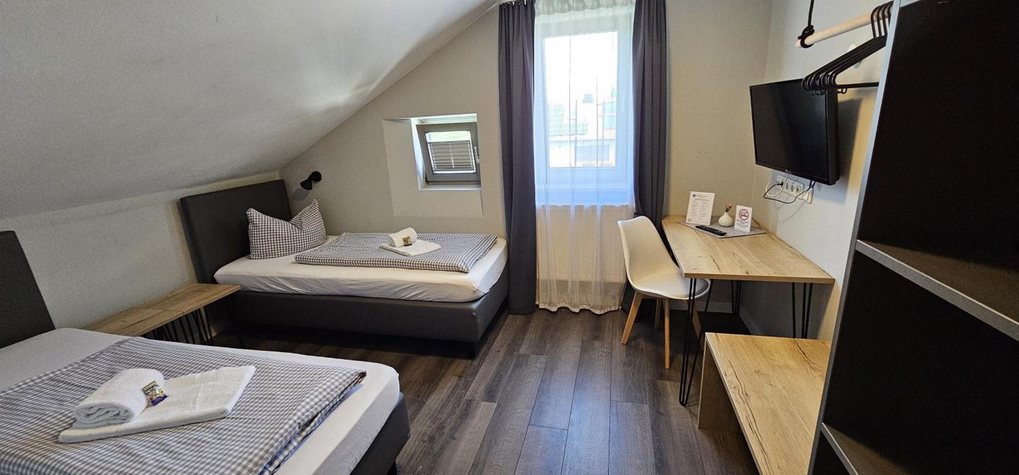 Novitel Pension Pliening - Muenchen Messe Екстериор снимка