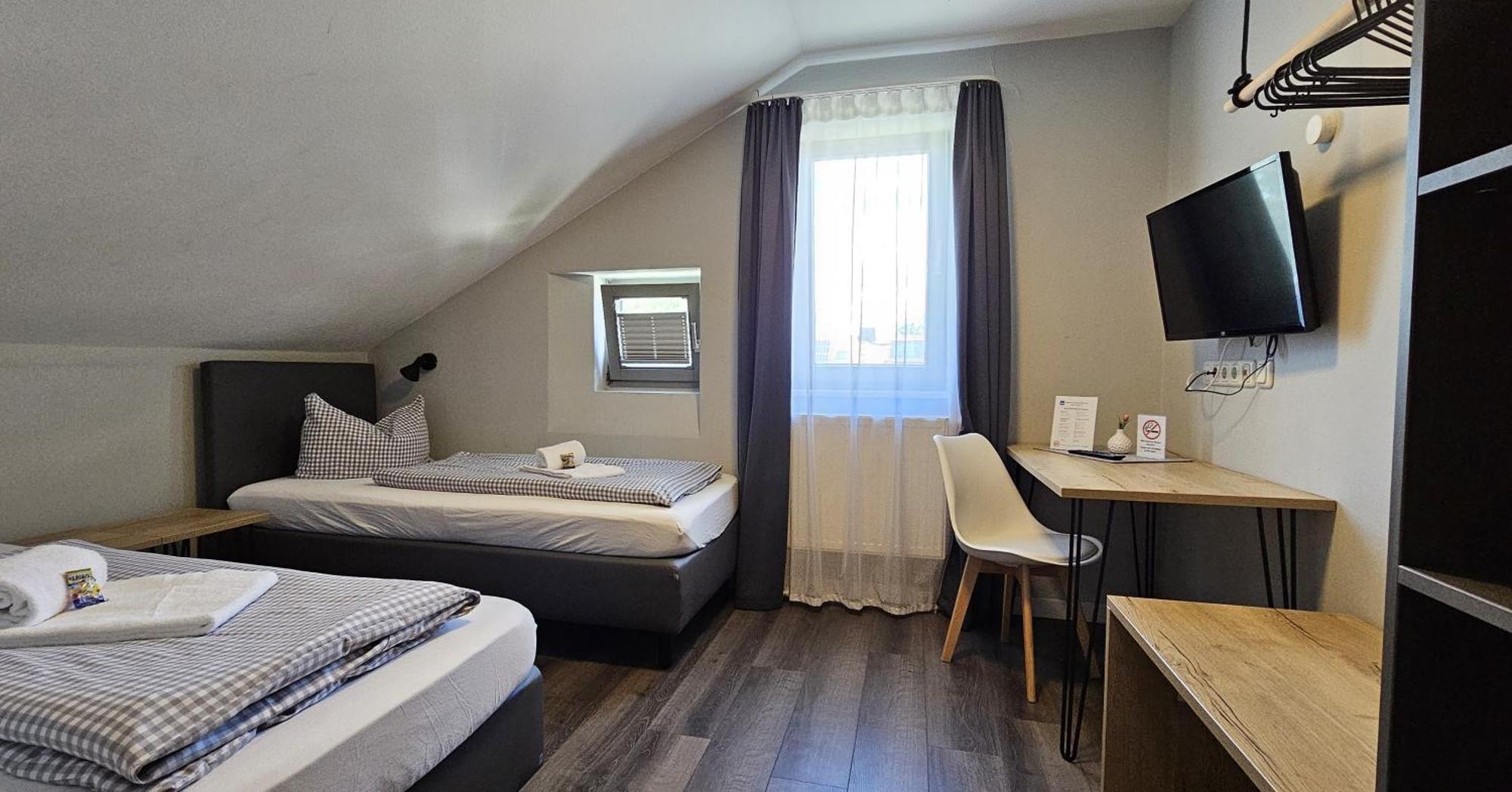 Novitel Pension Pliening - Muenchen Messe Екстериор снимка