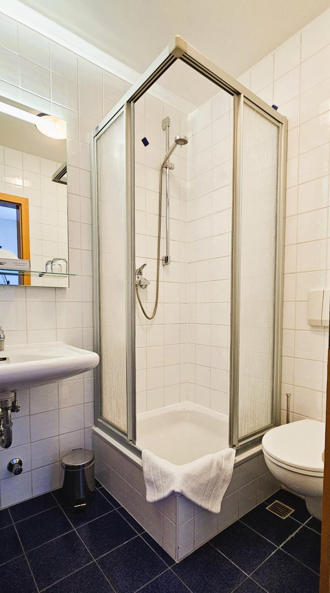 Novitel Pension Pliening - Muenchen Messe Екстериор снимка
