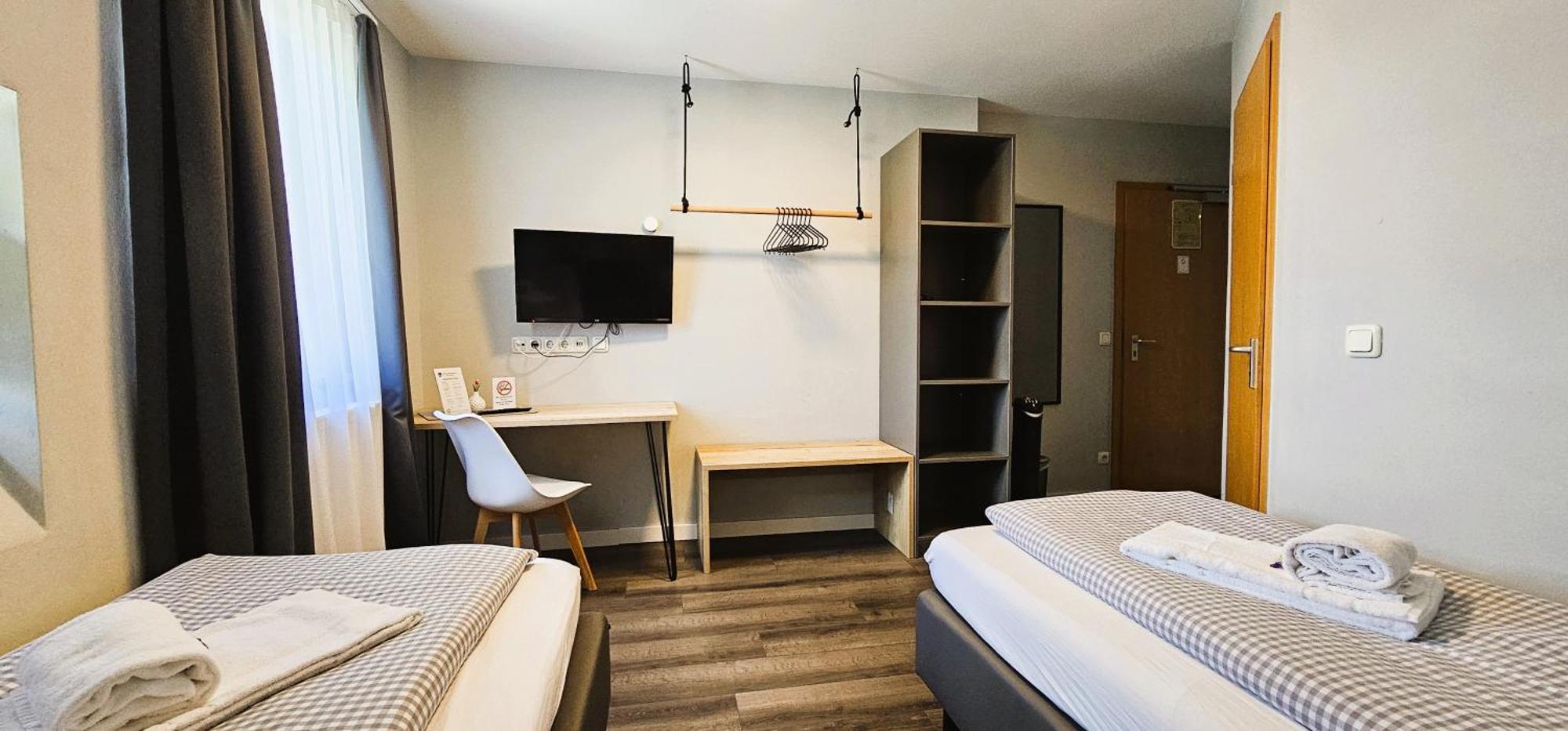 Novitel Pension Pliening - Muenchen Messe Екстериор снимка
