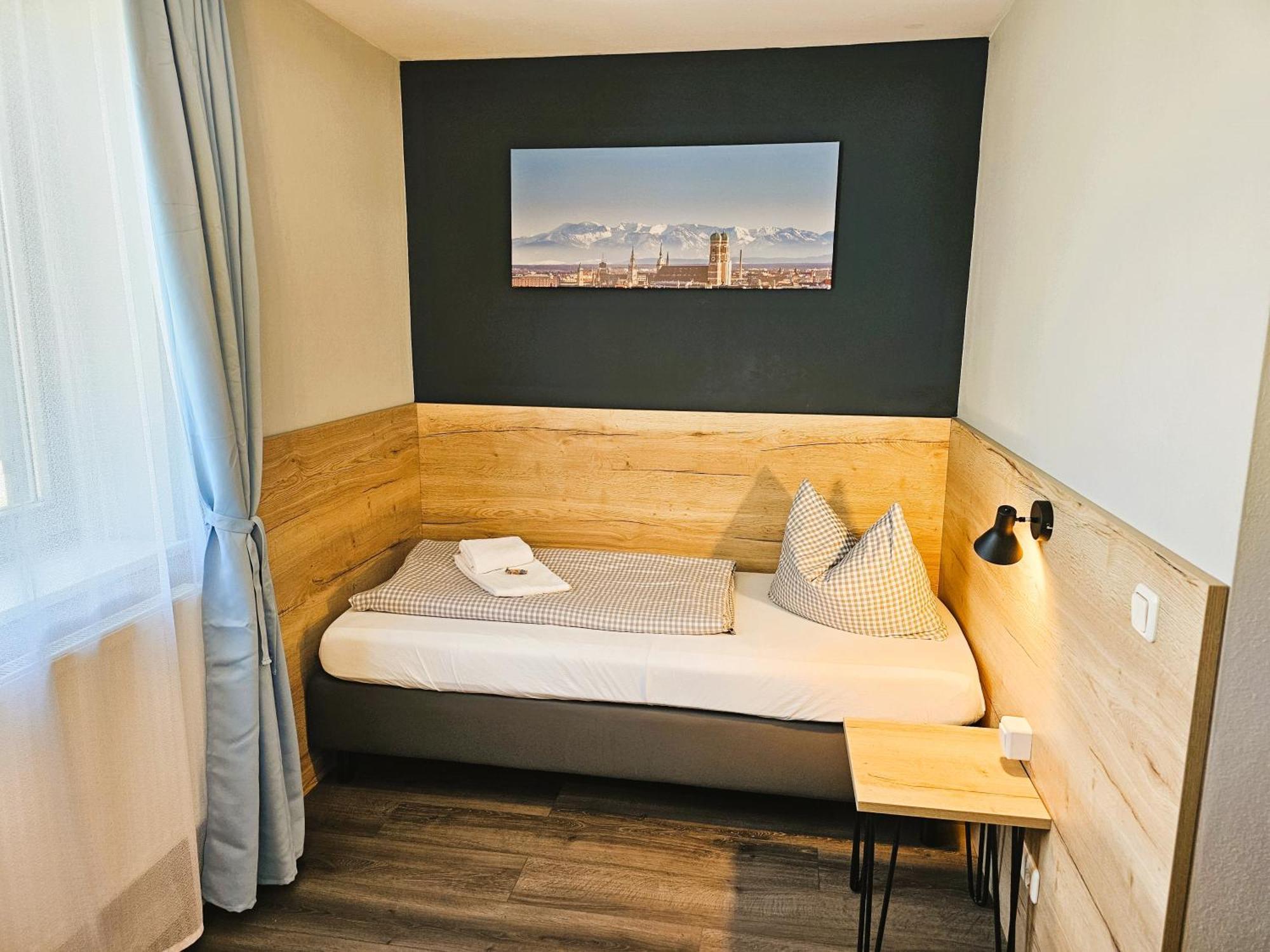 Novitel Pension Pliening - Muenchen Messe Екстериор снимка