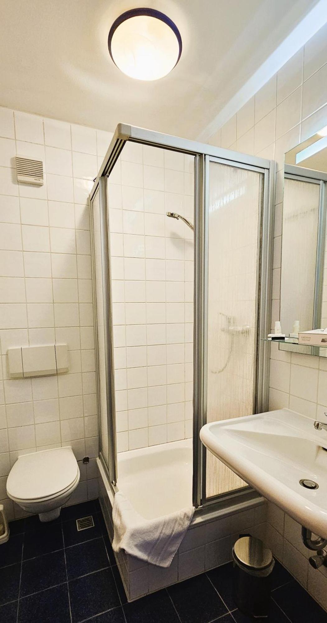 Novitel Pension Pliening - Muenchen Messe Екстериор снимка